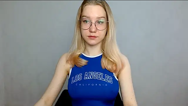 Snapshot of cindi_hot chatting on 02.23.25 cindi hot online show from 02.23.25