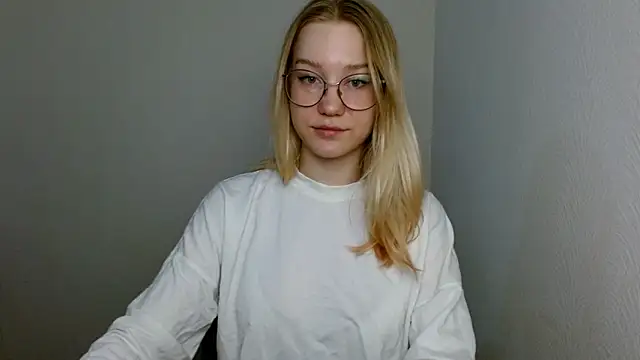 Snapshot of cindi_hot chatting on 03.17.25 cindi hot online show from 03.17.25