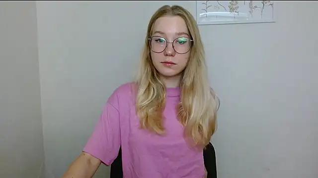 Snapshot of cindi_hot chatting on 09.16.25 cindi hot online show from 09.16.25