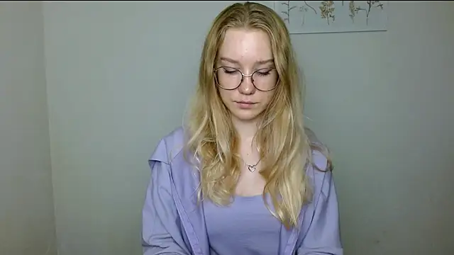 Snapshot of cindi_hot chatting on 10.10.25 cindi hot online show from 10.10.25