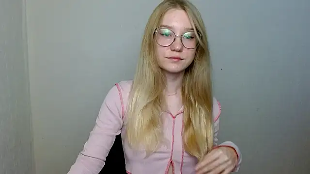 Snapshot of cindi_hot chatting on 11.09.25 cindi hot online show from 11.09.25