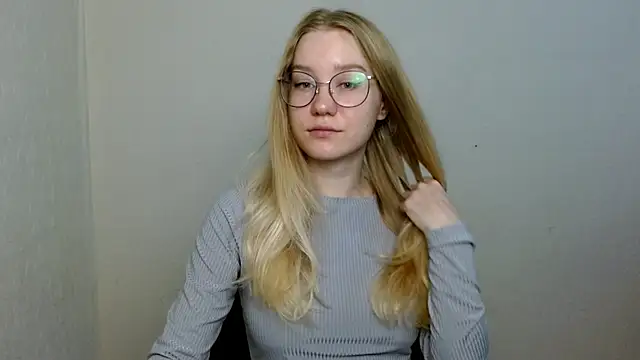 Snapshot of cindi_hot chatting on 11.11.25 cindi hot online show from 11.11.25