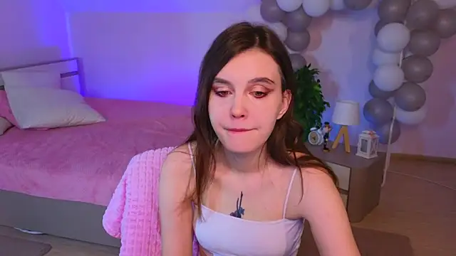 Snapshot of SusieMorris chatting on 01.28.25 SusieMorris online show from 01.28.25