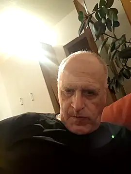 Snapshot of Milkasahne64 chatting on 10.29.25 Milkasahne64 online show from 10.29.25