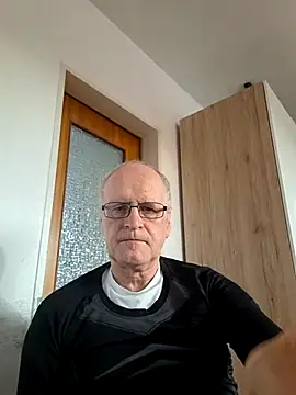 Snapshot of Milkasahne64 chatting on 02.09.26 Milkasahne64 online show from 02.09.26