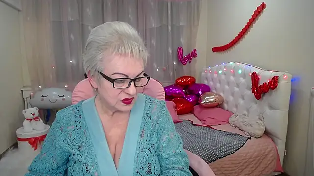 KayleSmoll online show from 02.04.25