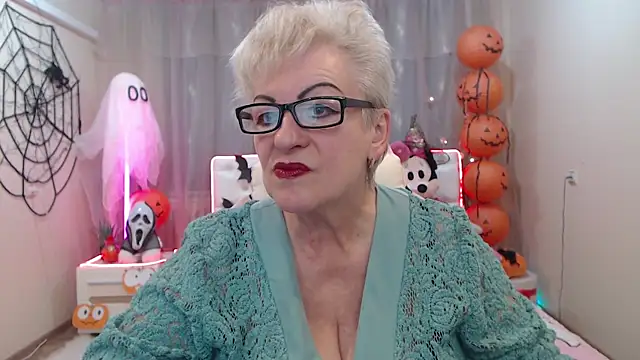 KayleSmoll online show from 10.18.25