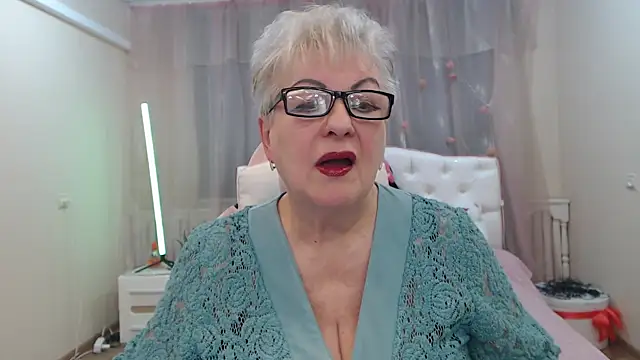 KayleSmoll online show from 11.21.25