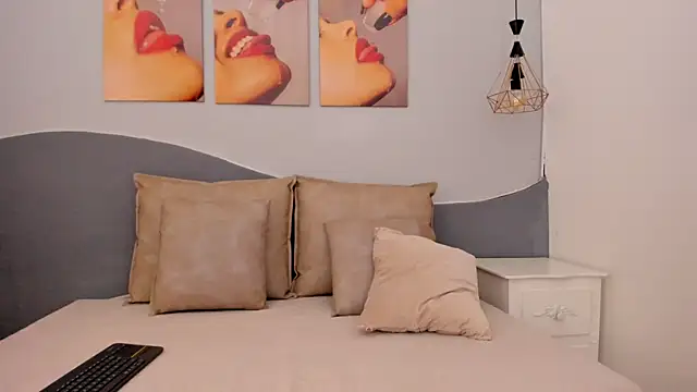 Snapshot of MarianaSanz chatting on 11.08.25 MarianaSanz online show from 11.08.25