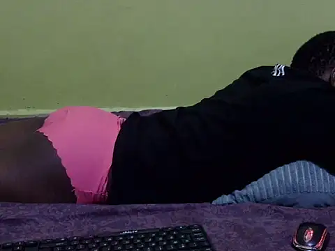 Snapshot of QUEEN-LIZ chatting on 10.02.25 QUEEN-LIZ online show from 10.02.25