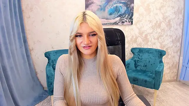 Snapshot of SelenaeMoore chatting on 01.10.25 SelenaeMoore online show from 01.10.25