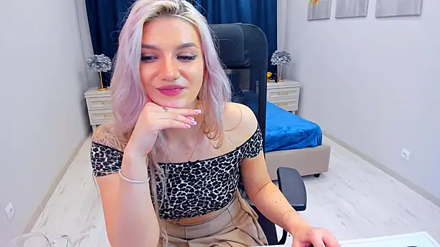 Snapshot of SelenaeMoore chatting on 01.14.25 SelenaeMoore online show from 01.14.25