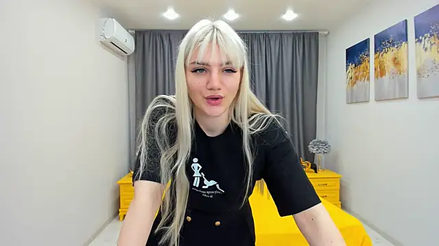 Snapshot of SelenaeMoore chatting on 01.25.25 SelenaeMoore online show from 01.25.25