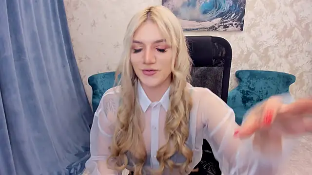 Snapshot of SelenaeMoore chatting on 02.11.25 SelenaeMoore online show from 02.11.25