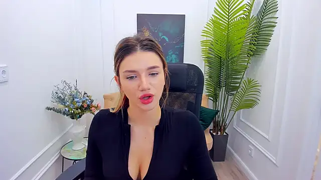 Snapshot of SelenaeMoore chatting on 09.11.25 SelenaeMoore online show from 09.11.25