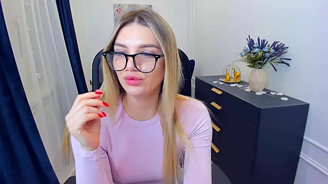 SelenaeMoore online show from 02.17.26