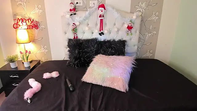 Snapshot of Esteff__o2 chatting on 12.30.24 Esteff o2 online show from 12.30.24