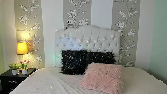 Snapshot of Esteff__o2 chatting on 01.13.25 Esteff o2 online show from 01.13.25