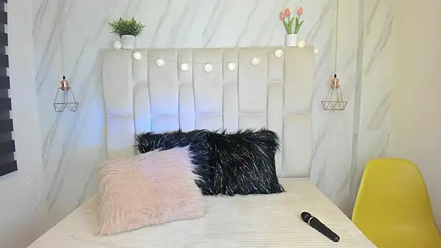 Snapshot of Esteff__o2 chatting on 02.28.25 Esteff o2 online show from 02.28.25