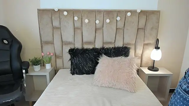 Snapshot of Esteff__o2 chatting on 03.06.25 Esteff o2 online show from 03.06.25