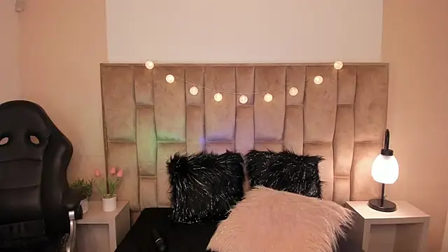 Snapshot of Esteff__o2 chatting on 03.08.25 Esteff o2 online show from 03.08.25