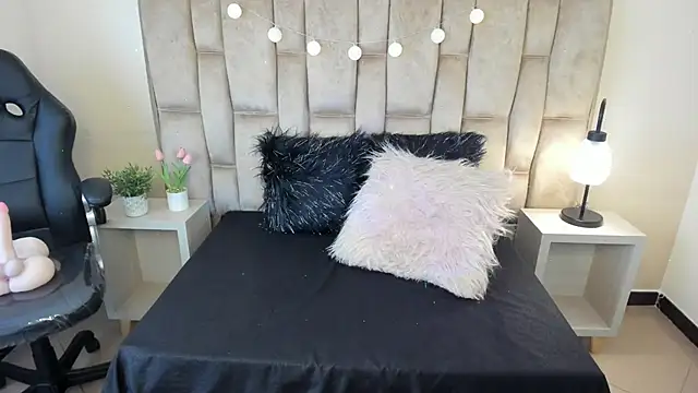 Snapshot of Esteff__o2 chatting on 03.15.25 Esteff o2 online show from 03.15.25