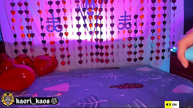 Snapshot of kaos_room chatting on 02.06.25 kaos room online show from 02.06.25