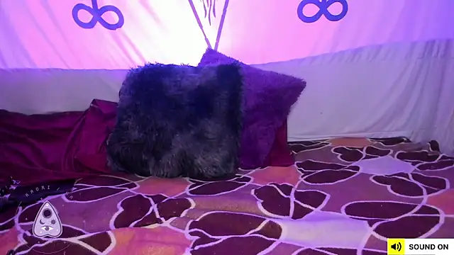 Snapshot of kaos_room chatting on 02.19.25 kaos room online show from 02.19.25