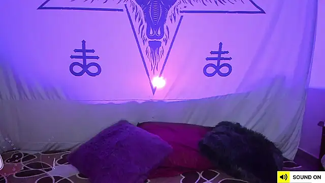 Snapshot of kaos_room chatting on 03.05.25 kaos room online show from 03.05.25