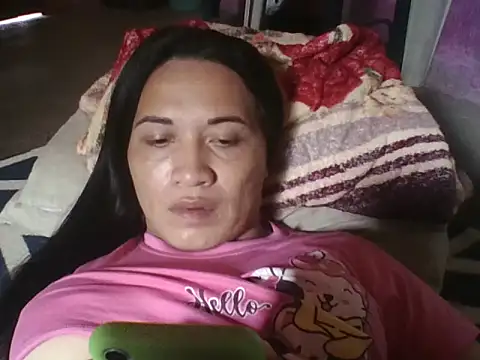 Snapshot of iaradias chatting on 10.20.25 iaradias online show from 10.20.25