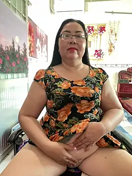 Snapshot of NDith chatting on 04.17.26 NDith online show from 04.17.26