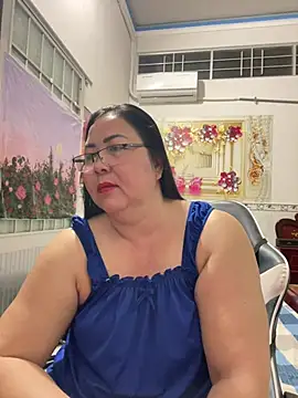 Snapshot of NDith chatting on 04.19.26 NDith online show from 04.19.26