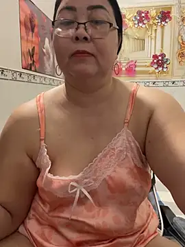 Snapshot of NDith chatting on 04.25.26 NDith online show from 04.25.26