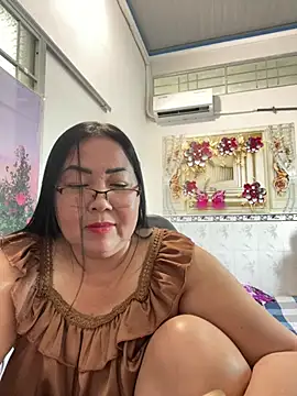 Snapshot of NDith chatting on 04.26.26 NDith online show from 04.26.26
