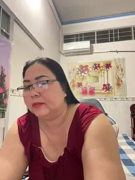 Snapshot of NDith chatting on 04.28.26 NDith online show from 04.28.26