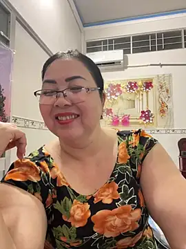 Snapshot of NDith chatting on 04.30.26 NDith online show from 04.30.26