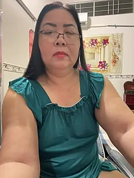 Snapshot of NDith chatting on 04.30.26 NDith online show from 04.30.26