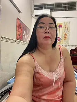 Snapshot of NDith chatting on 05.02.26 NDith online show from 05.02.26