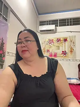 Snapshot of NDith chatting on 05.17.26 NDith online show from 05.17.26
