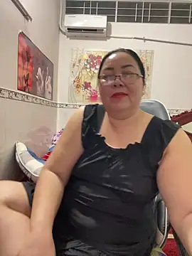 Snapshot of NDith chatting on 05.26.26 NDith online show from 05.26.26