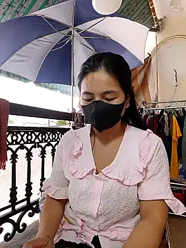 Snapshot of lyna_bl chatting on 12.03.25 lyna bl online show from 12.03.25