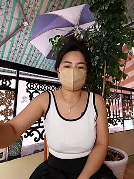 Snapshot of lyna_bl chatting on 04.13.26 lyna bl online show from 04.13.26