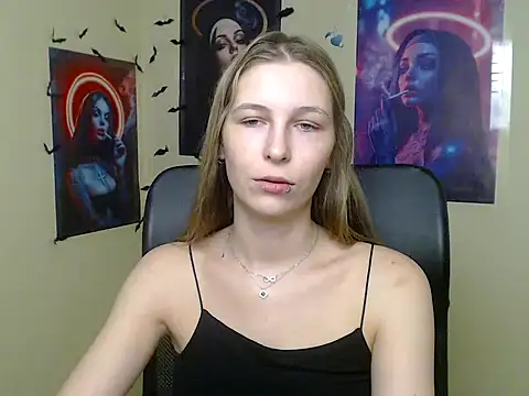 Snapshot of StrangerGi chatting on 05.28.26 StrangerGi online show from 05.28.26