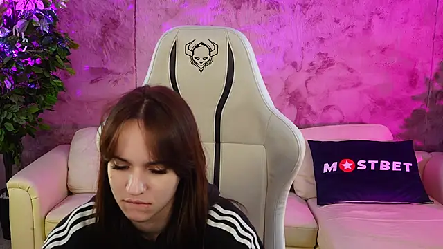 Snapshot of Brendi054 chatting on 01.11.25 Brendi054 online show from 01.11.25