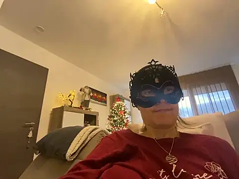 Snapshot of Marilou1983 chatting on 12.22.24 Marilou1983 online show from 12.22.24