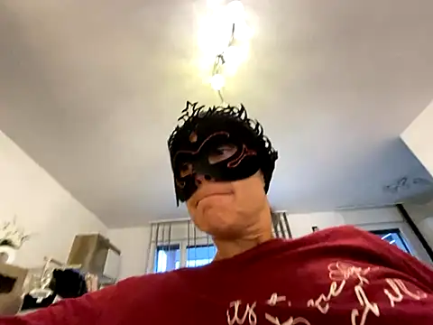 Snapshot of Marilou1983 chatting on 09.23.25 Marilou1983 online show from 09.23.25