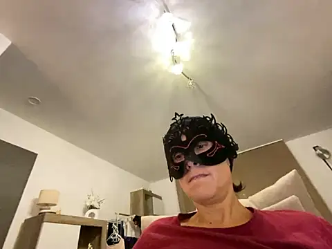 Snapshot of Marilou1983 chatting on 09.28.25 Marilou1983 online show from 09.28.25