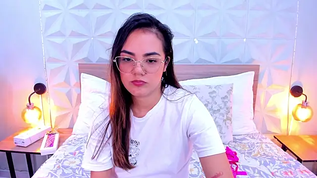 Stacey white  online show from 09.27.25