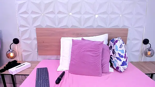 Stacey white  online show from 03.27.26