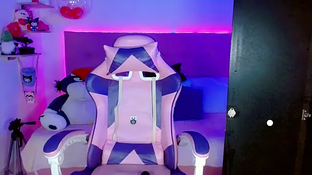 Snapshot of Kylie_brokee chatting on 12.17.24 Kylie brokee online show from 12.17.24